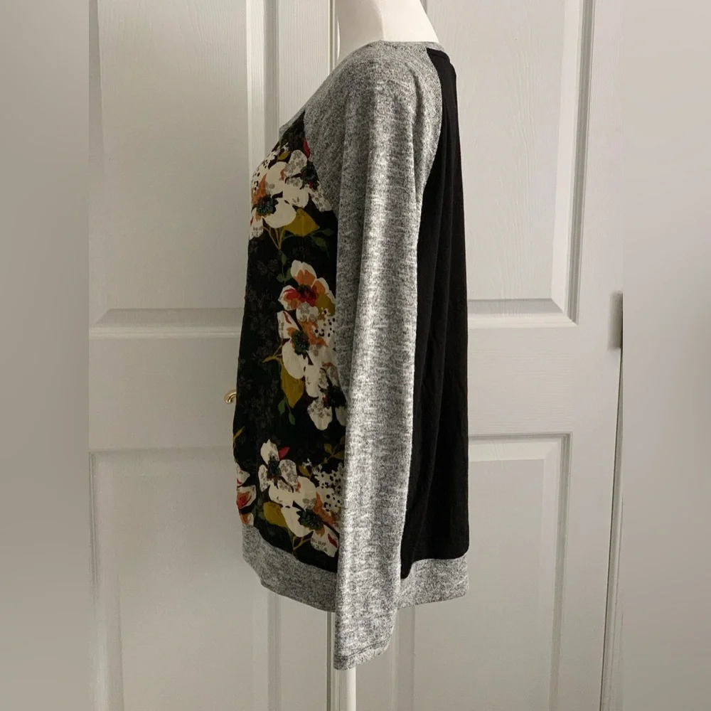 KUT FROM THE CLOTH Black Floral with Gray Trim Black Back Tee Top Size: XL